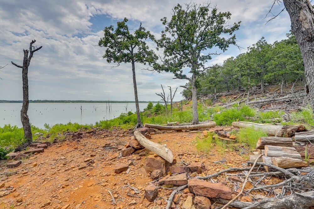 Cabin 10~ Cozy Toronto Lake Cabin ~ Walk To The Water 1 Bedroom Cabin by RedAwning