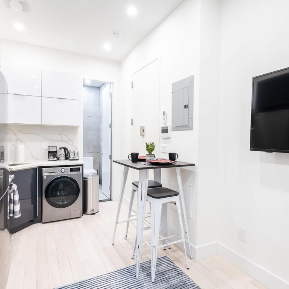 317-1an - New Modern 1BR W D Walk to Central Park