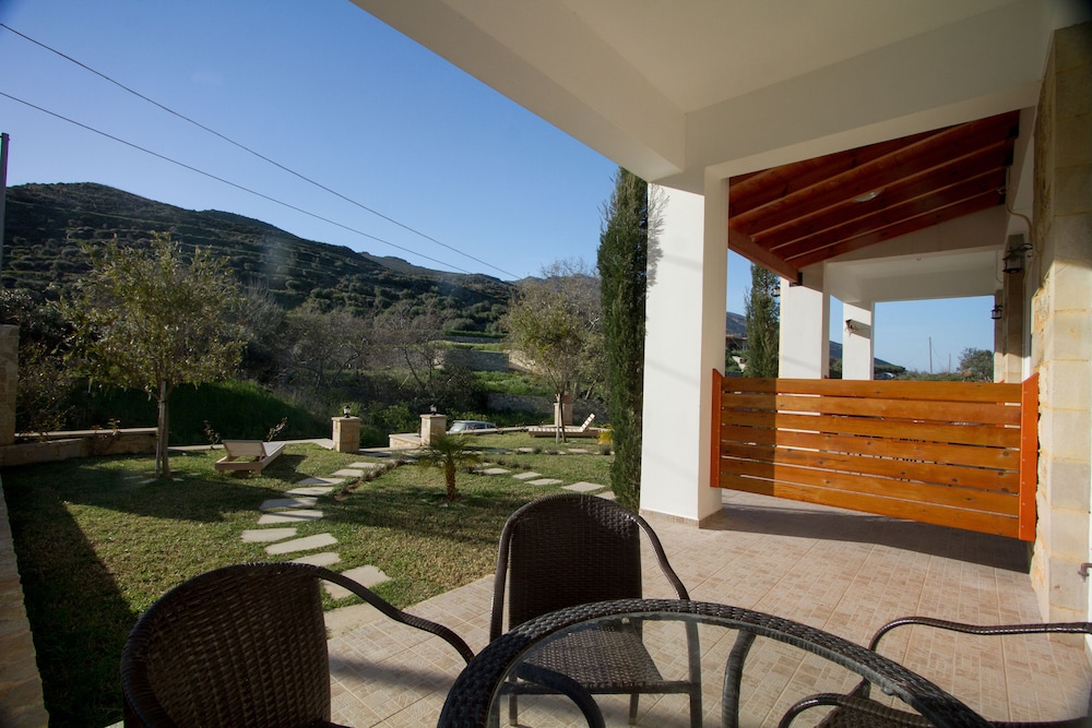 Agarathos Traditional Rooms
