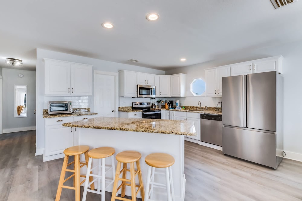 Sel De Vie 6 BR Sleeps 18 dog Friendly