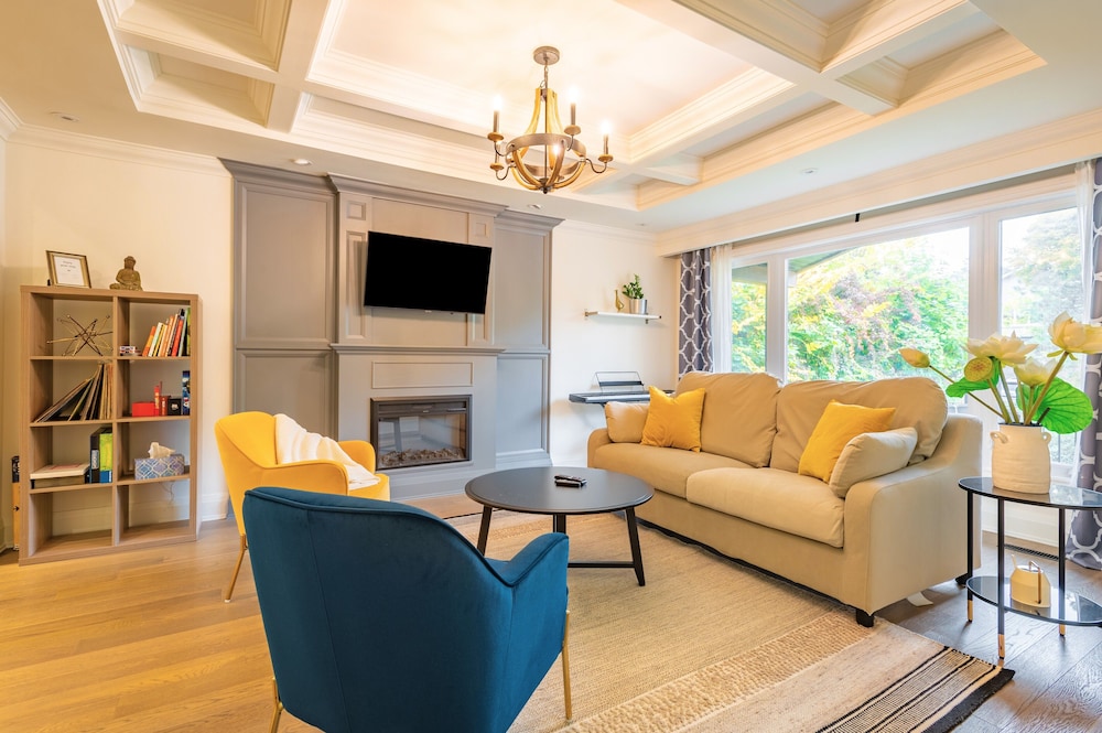 Cheerful 3 bedroom w/ indoor fireplace in Toronto - 02 free parking - Image 1