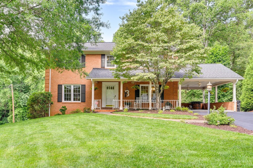 Roomy Martinsville Vacation Rental w/ Private Deck view 4