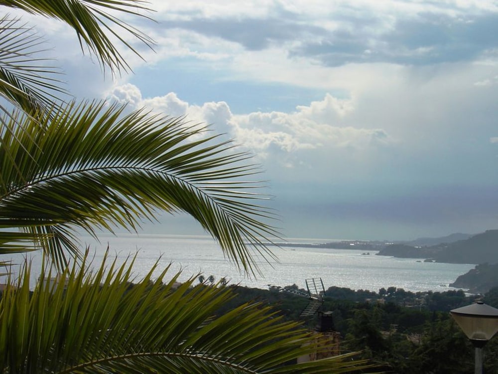 107525 - House in Cala Canyelles view 4