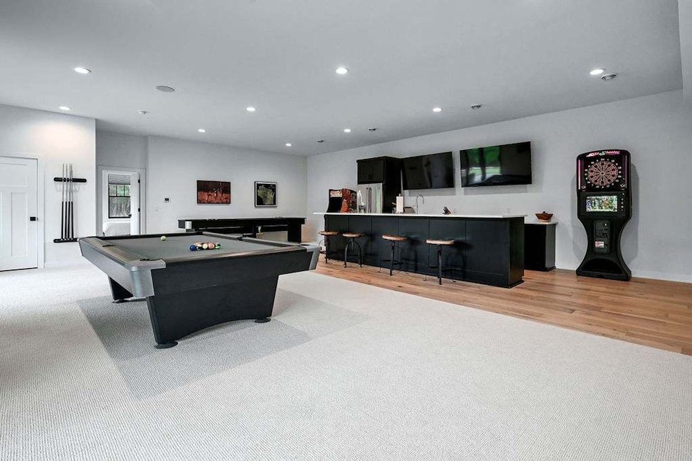 6BR Sand Valley Lodge With Hot Tub Bar Putting Green