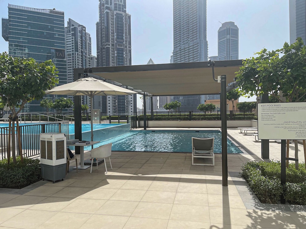 Delujo Stays – Burj Crown Collection
