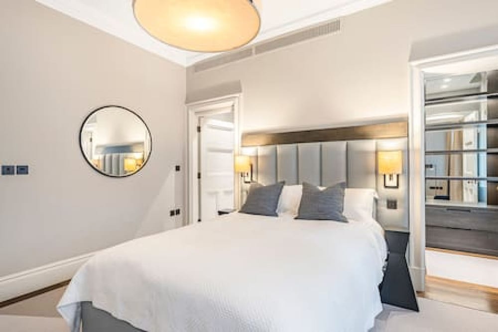 Mayfair Home Private Parking Central AC