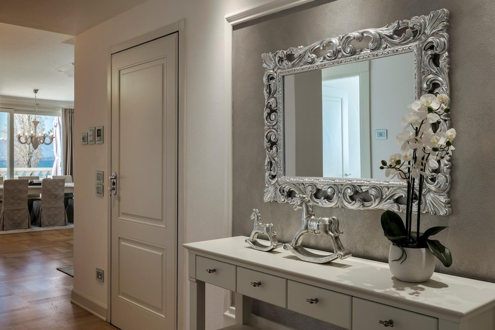 Luxury Lakefront Onassis 2 by Apt24 view 2