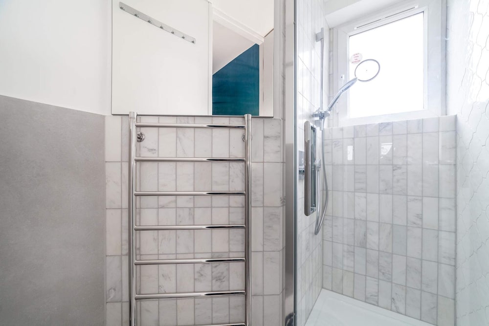 Excellent 3-bed Flat In Elephant & Castle