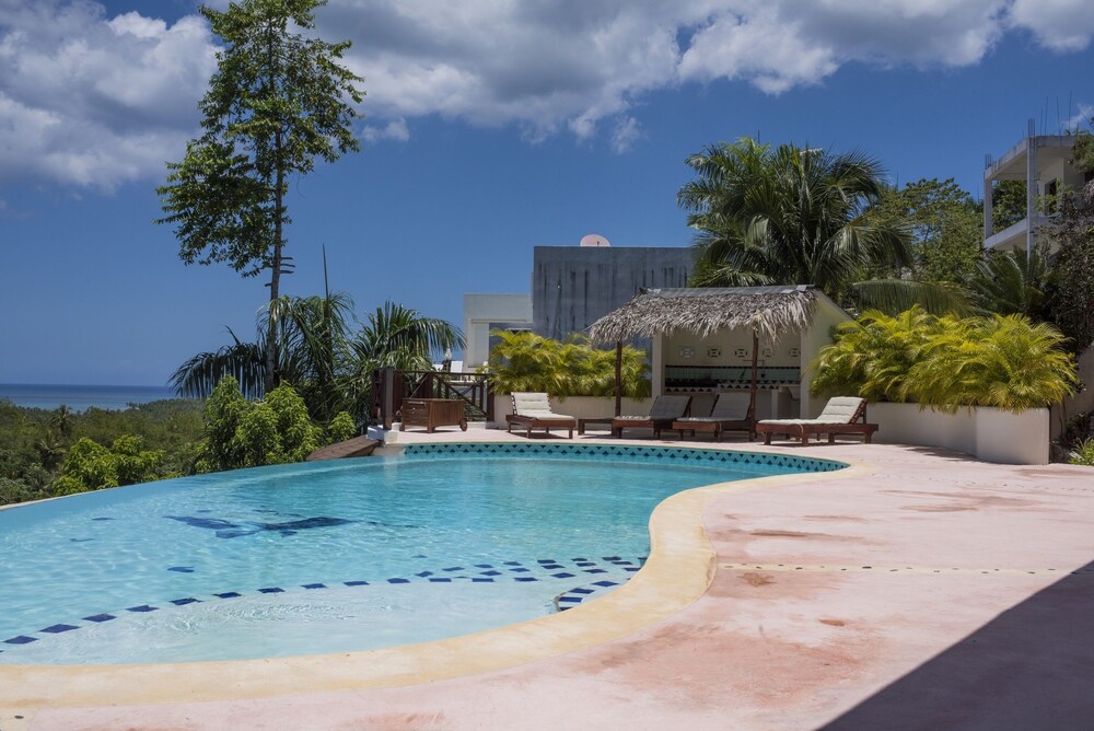 Villa Pina by Hostelsmates