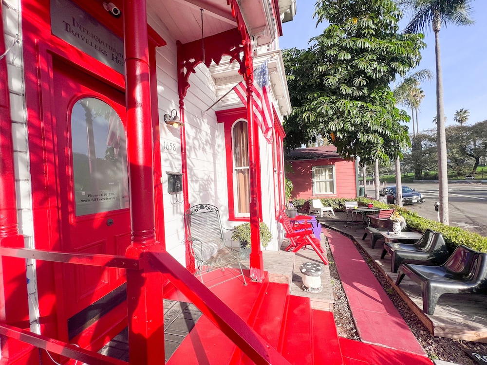 International Travelers House Hostel \- Downtown San Diego Little Italy.