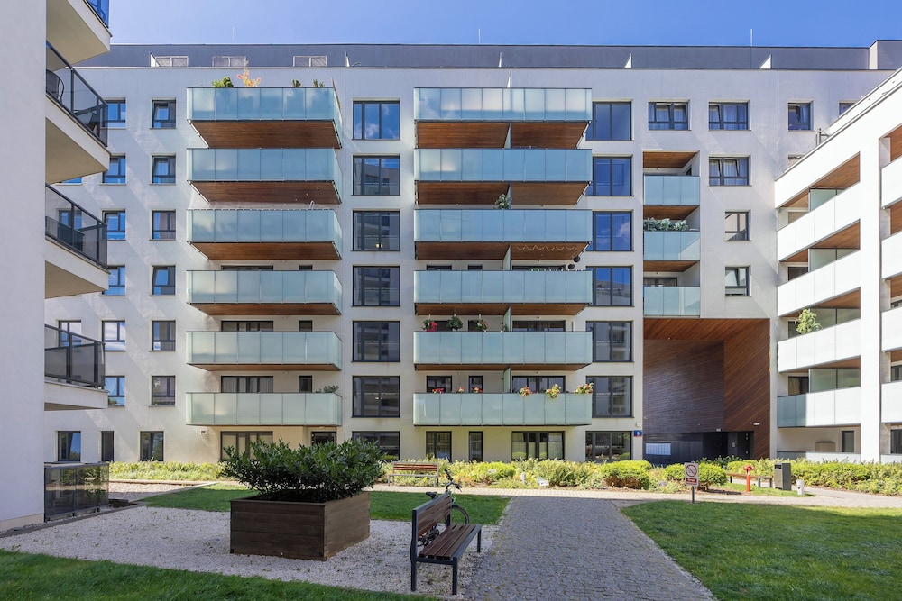 Business Studio Sikorskiego by Renters