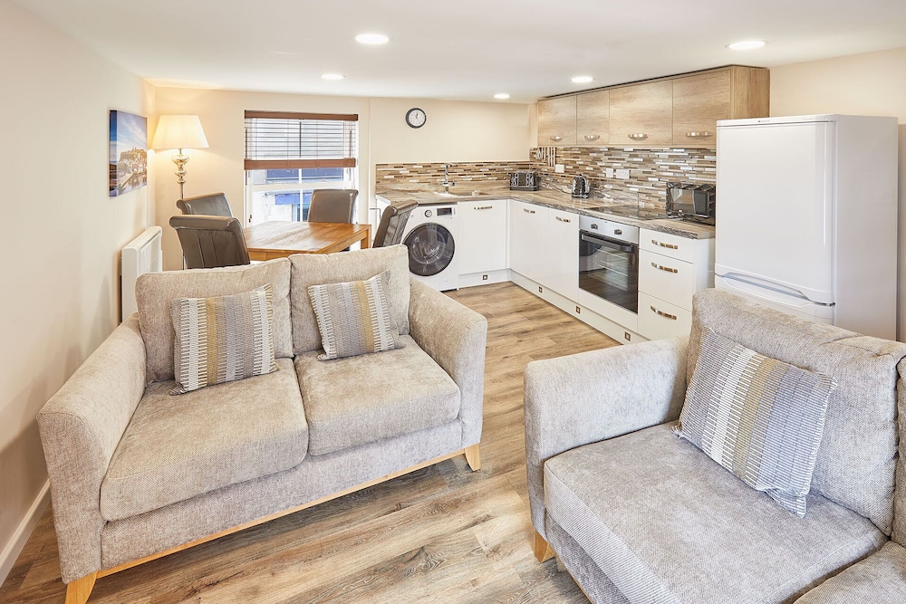 Host Stay Lobster Pot Apartment view 3