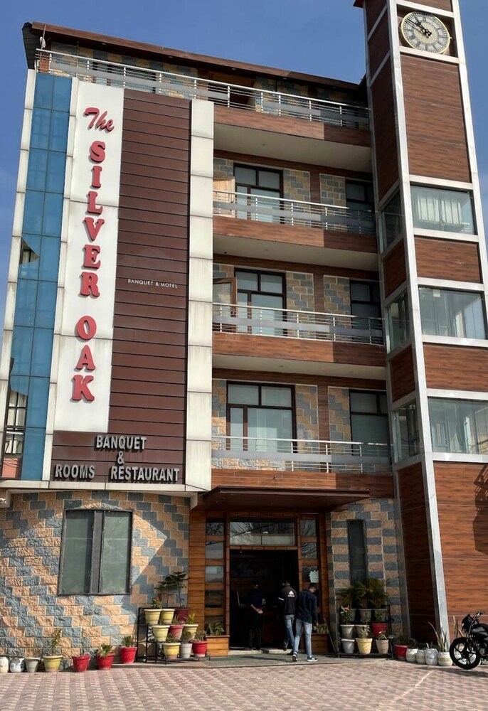 The Silver Oak Banquet and Motel