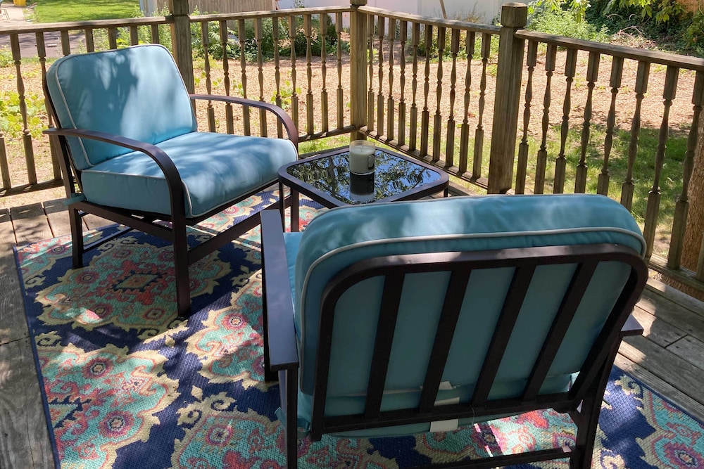 South Yarmouth Cottage ~ Half Mi to Beaches!