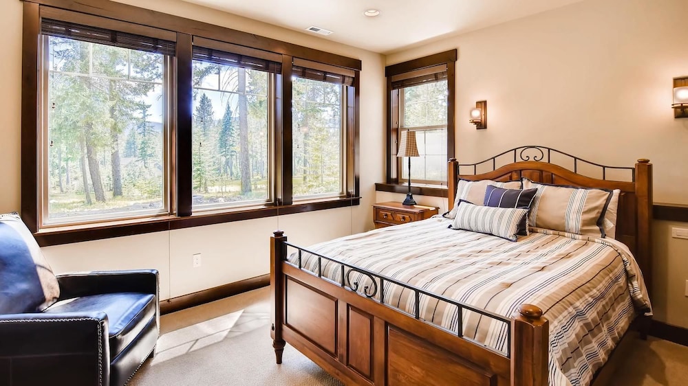 Elk Run Lodge
