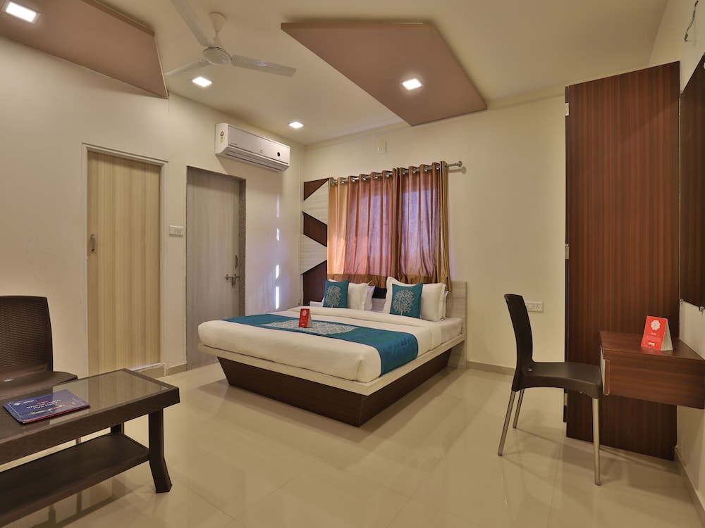 OYO 11750 Hotel Starz