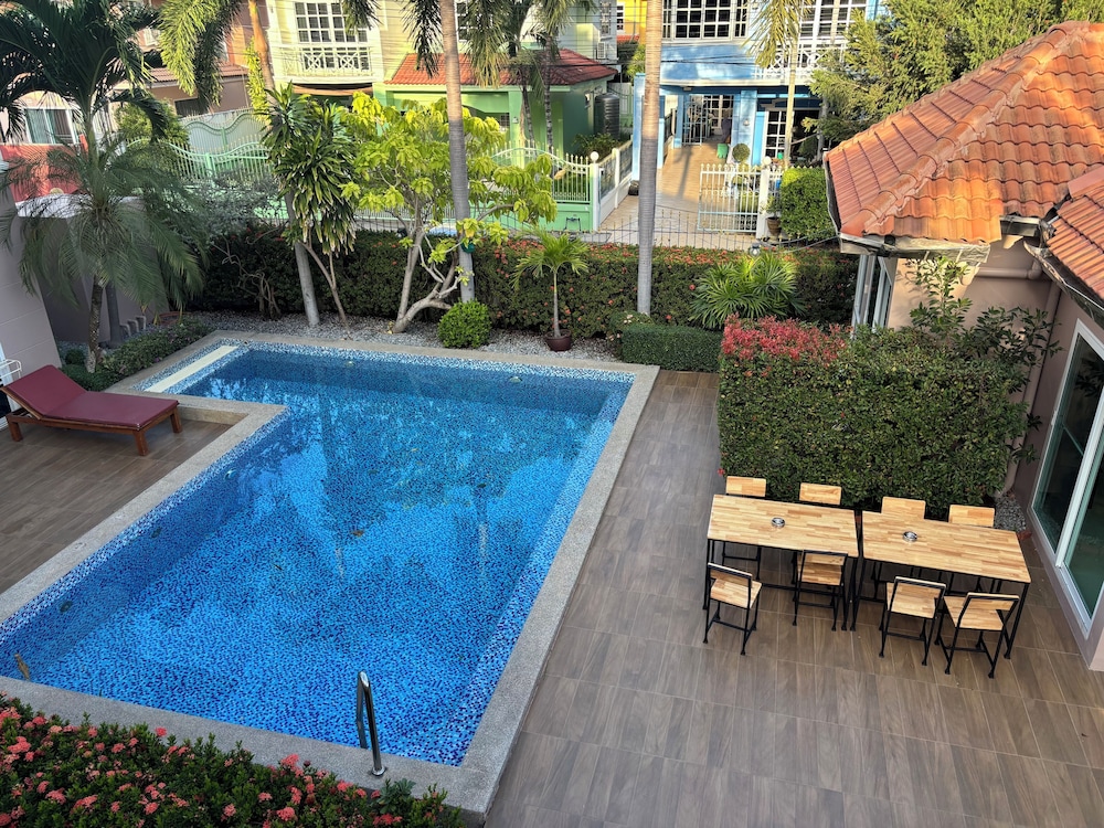 khun mai villa