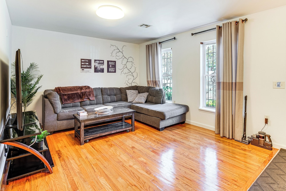 8 Mi to Nyc: Centrally Located Jersey City Apt!