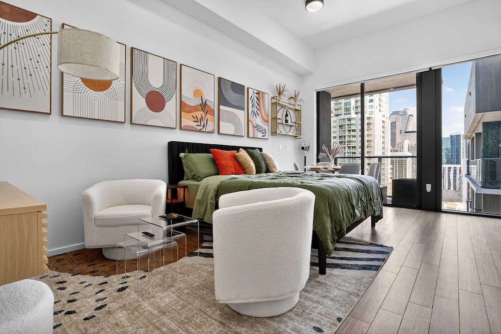 CBD Luxepad Penthouse Studio 1 King Bed Gorgeous Bay Views Pool Hottub Gym Restaurants