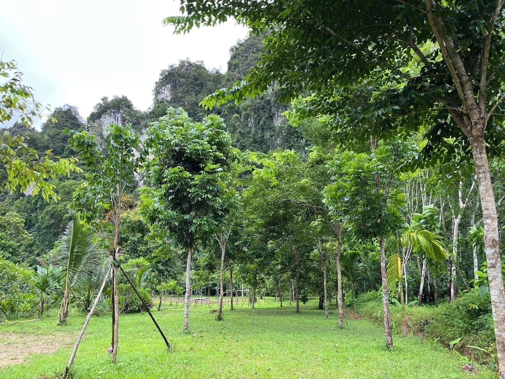 Lost Horizon Resort - Khao Sok