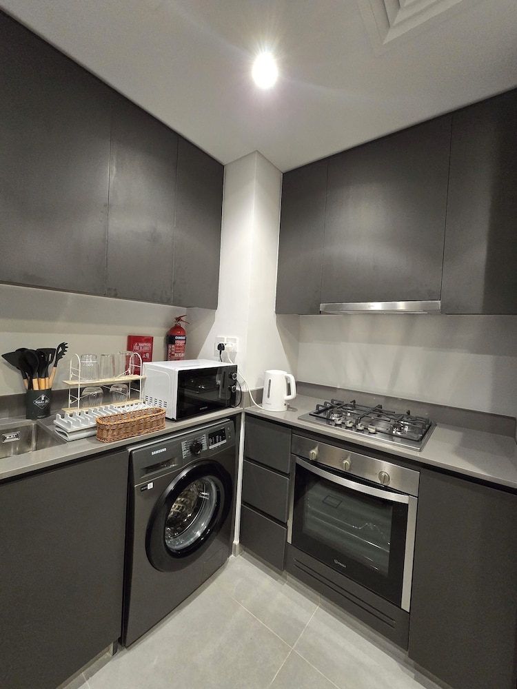 Shiro Elegant Living