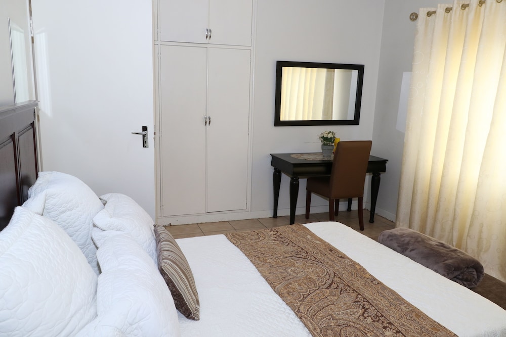 Eastlea 3-Bedroom Apartment view 3