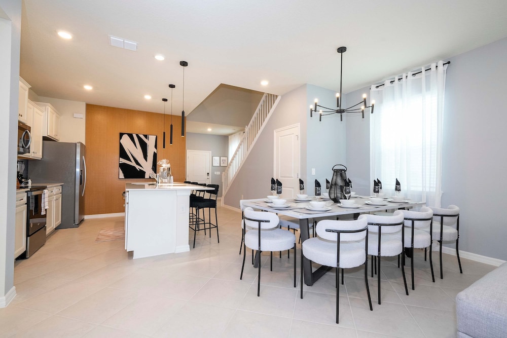 Luxury 7Bd Close to Disney With Pool and Spa at Windsor Cay 16218