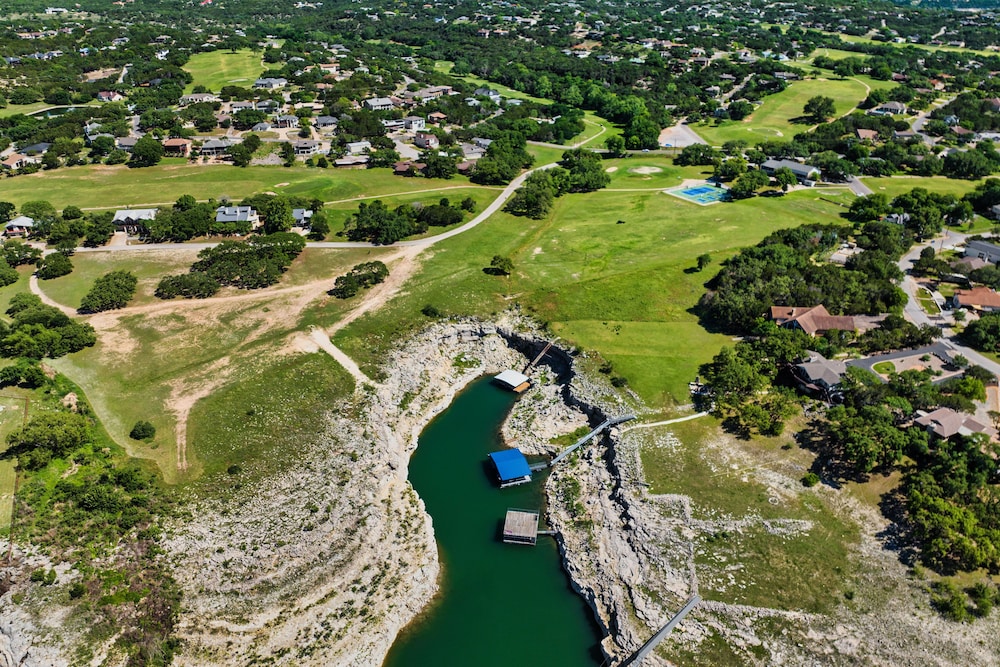 Lago Vista Home w/ Game Room Outdoor Tub! - Property Image 27