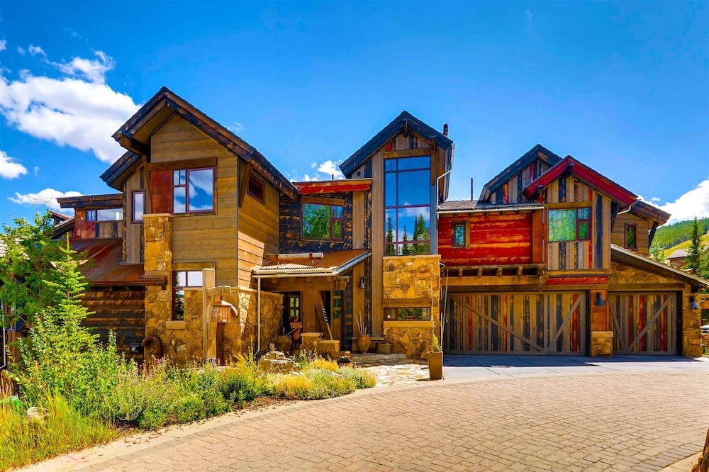 Breck_a_mine_shaft
