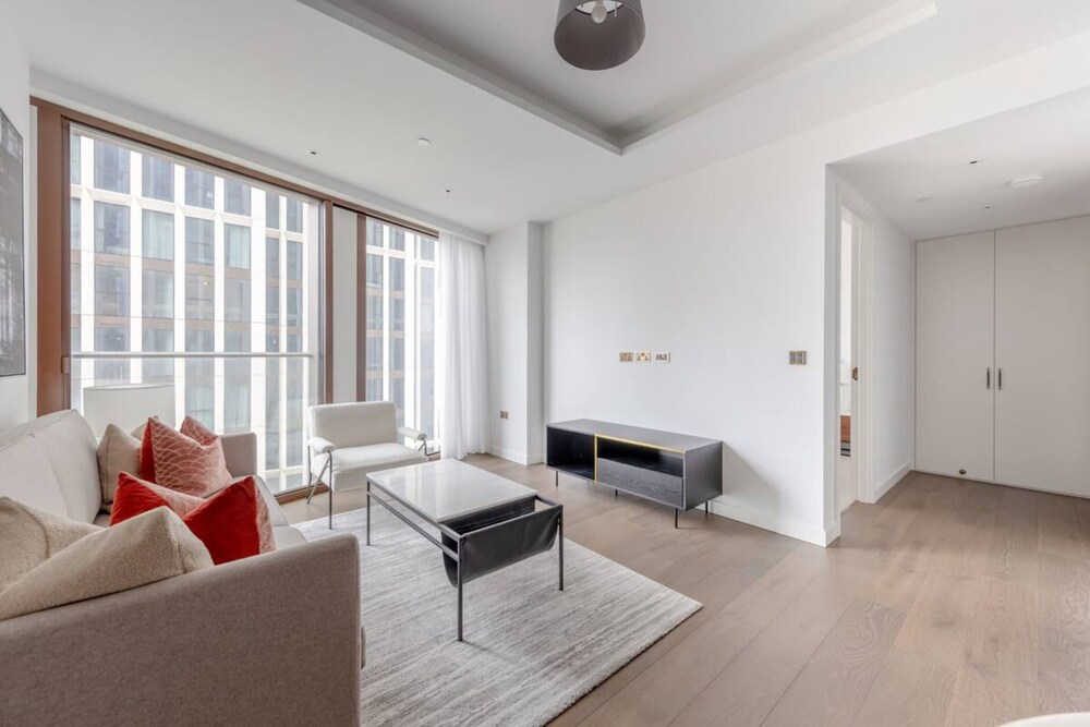 Luxurious 1BD Flat by the River Thames Near Vauxhall