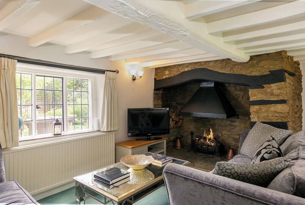 Lovely 5BD Home with Cinema & Games Room