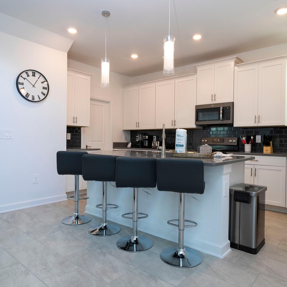 1153 KS -luxury Oasis 5BR 5BA Home Private Pool