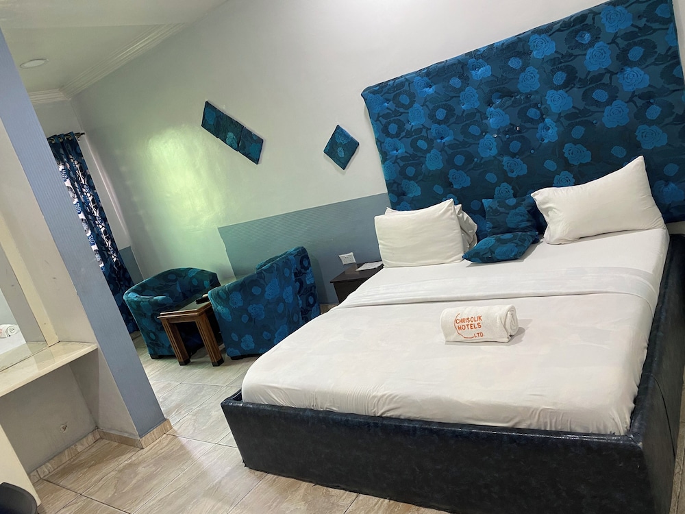Chrisolik Hotel