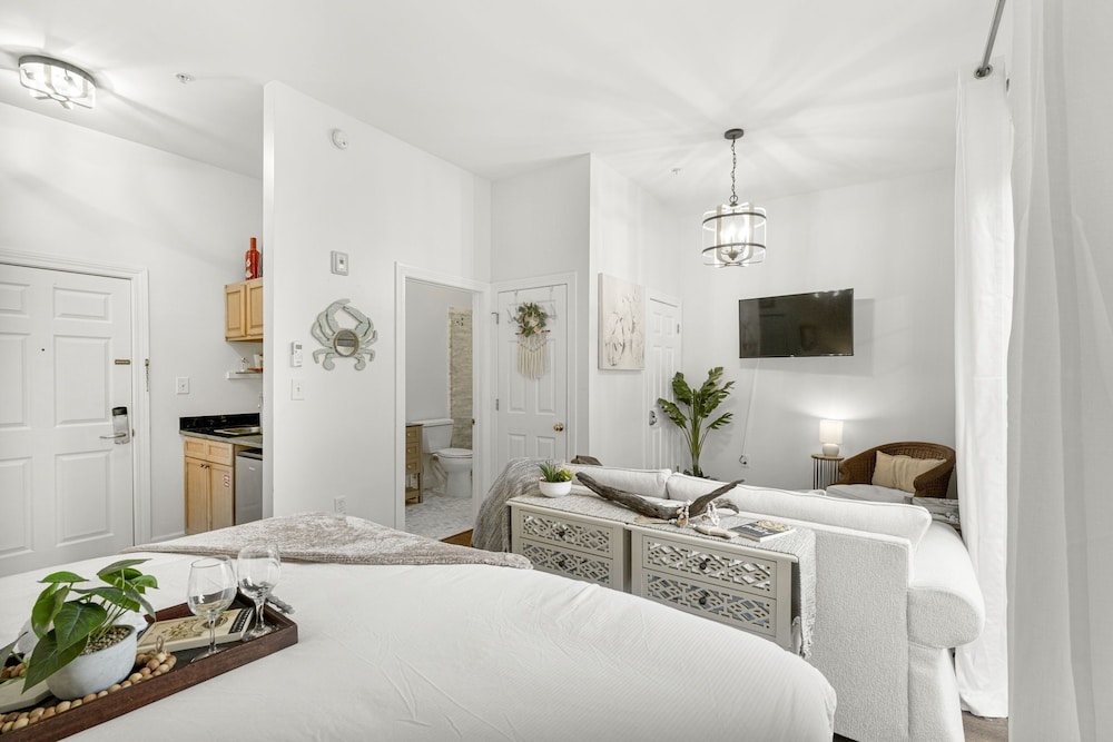 Villages B293 1 Bedroom Apts by RedAwning view 5