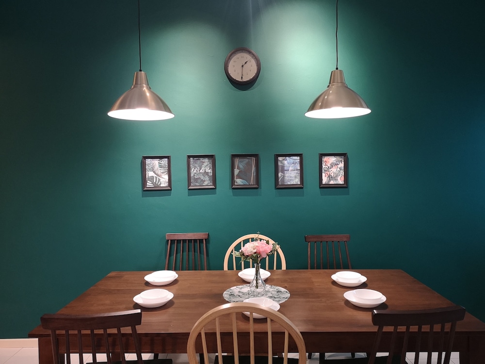 Hotel Aurora Court - Image 1