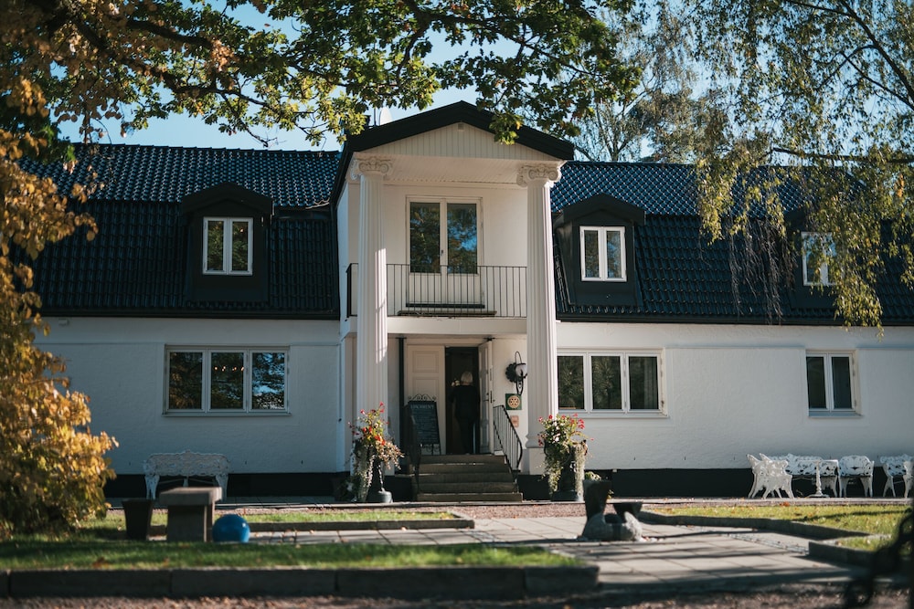 Hotel Hällsnäs - Image 1