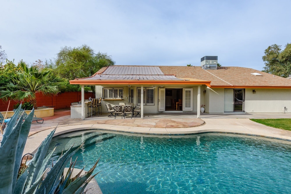 Casa Willow 4 Bedroom Home by RedAwning