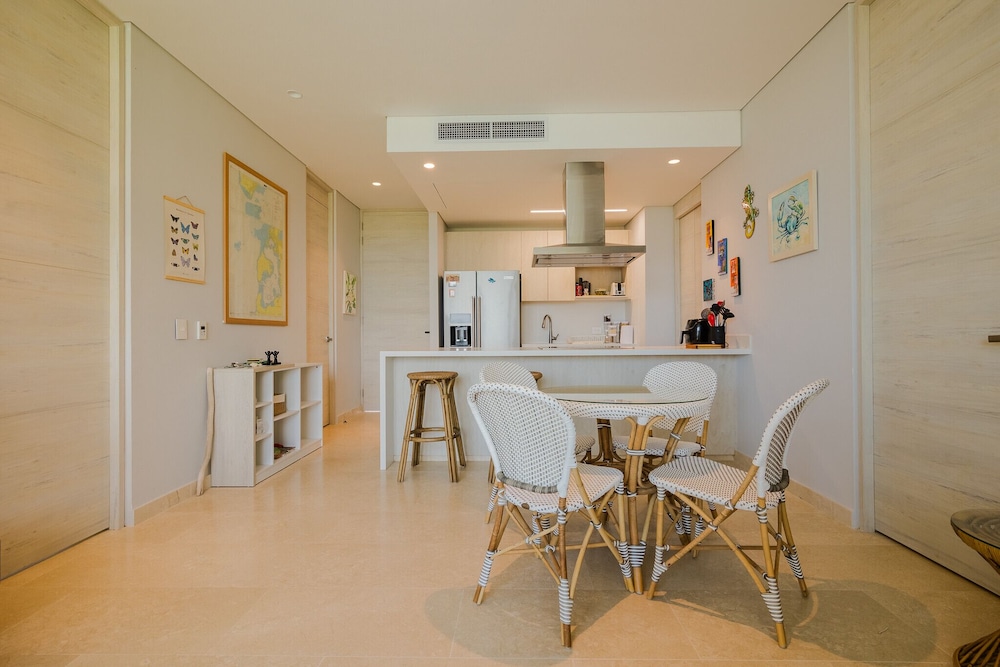2BR 5 Guests Private Balcony and Shared Pool