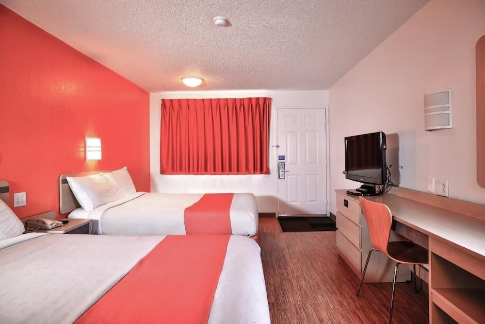 St Joseph Vacations - Motel 6 Saint Joseph, MO - Property Image 5