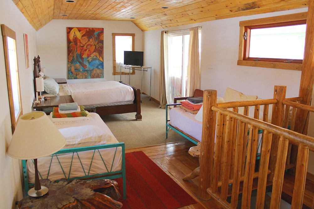 SnowMansion Taos Adventure Lodge