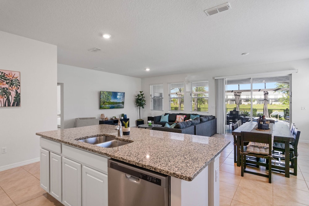 Solterra Villa With Screened Pool & Lake View