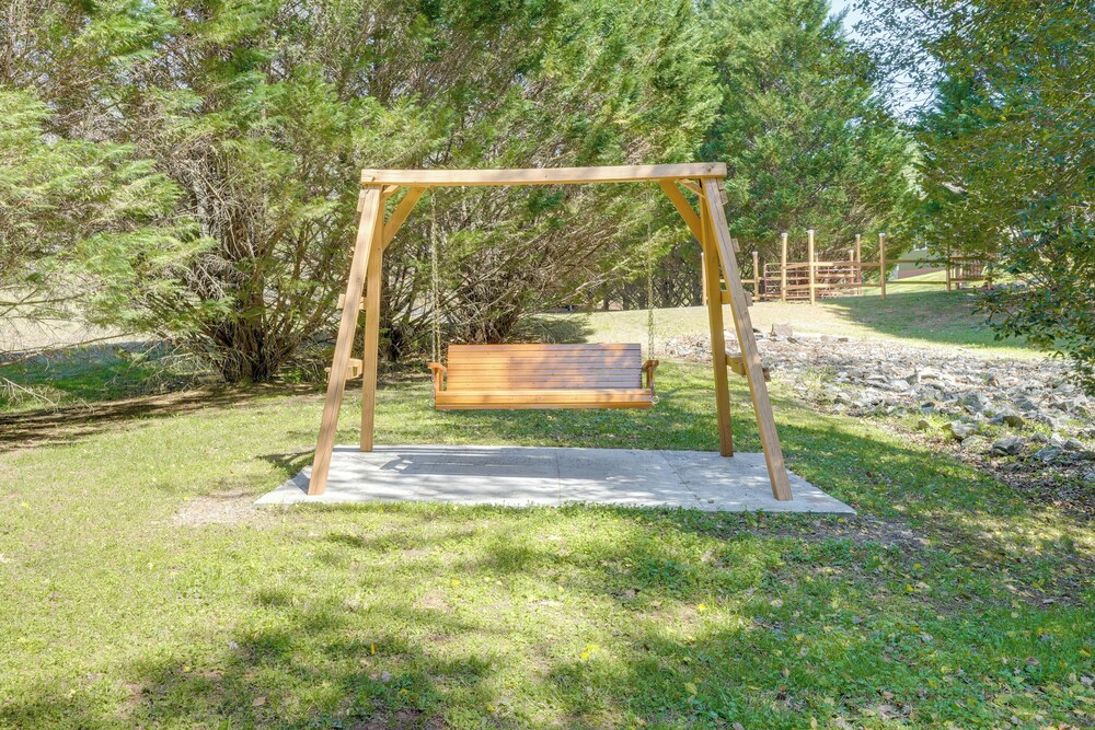 3 Mi to Hiawassee: 'berry Cute Country Cottage'
