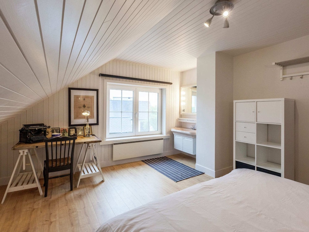 Beach Home With Bubble Bath view 4