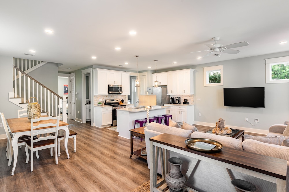 Gulf Coast Gem by Avantstay 3 Blocks to Beach Town Plaza Community Pool