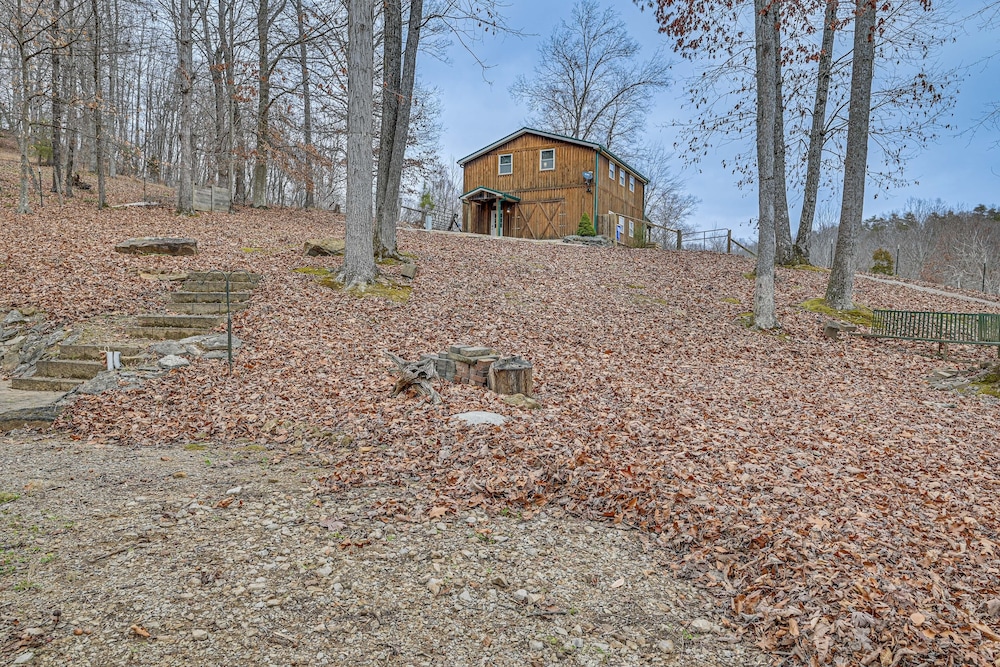 Bee Spring Cabin w/ Arcade Game: Steps to Lake! view 5