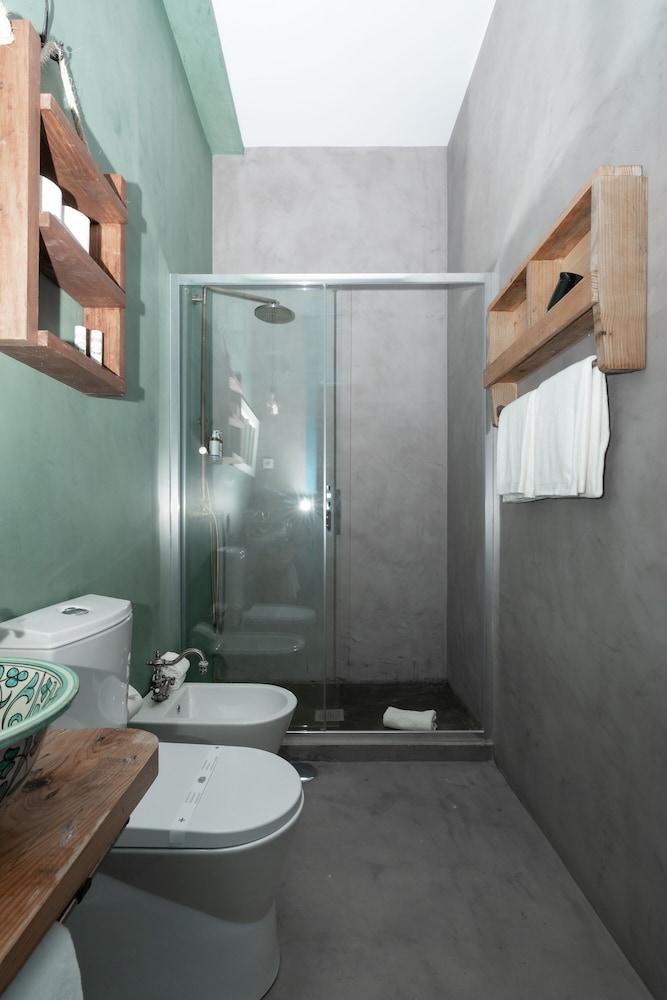 Des Arts- Guesthouse - Hostel