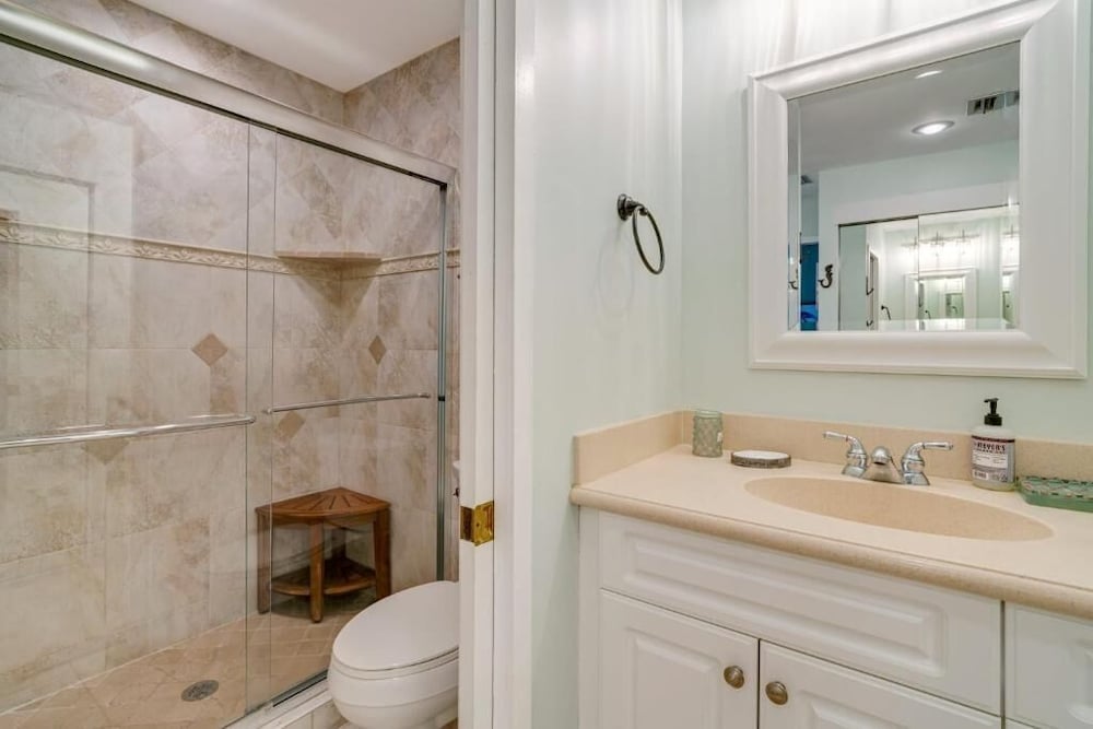 Coastal Lakehouse Condo on Siesta Key Public Beach