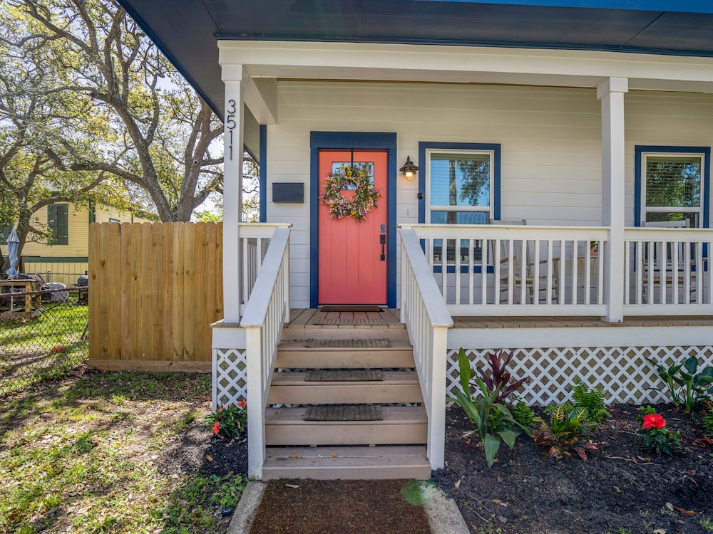 Sandy Toes Retreat by Ryson Vacation Rentals