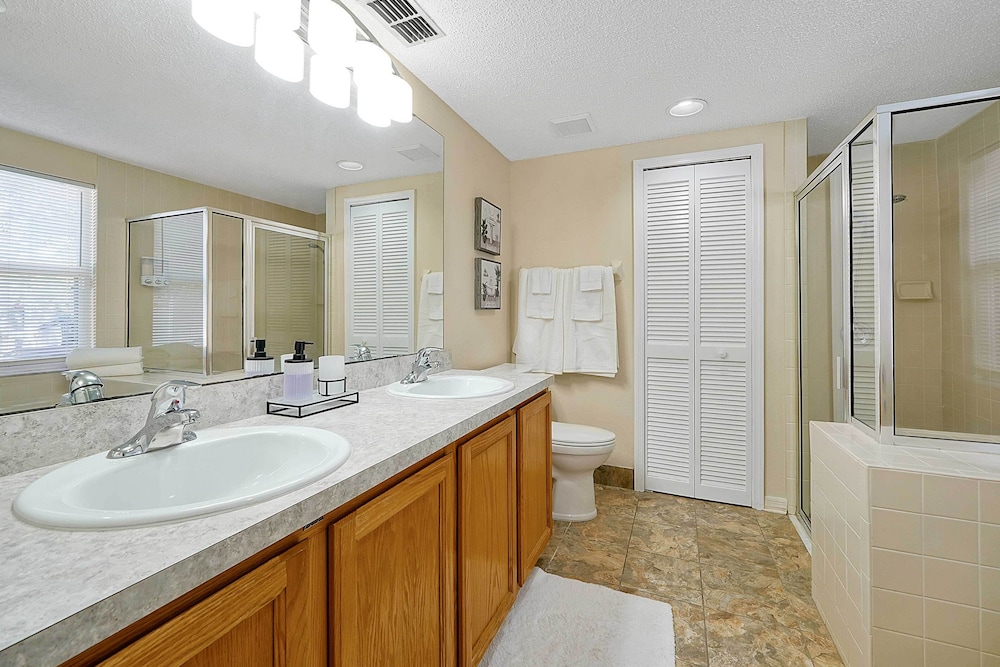 Near Disney & Universal: Family Retreat in Orlando