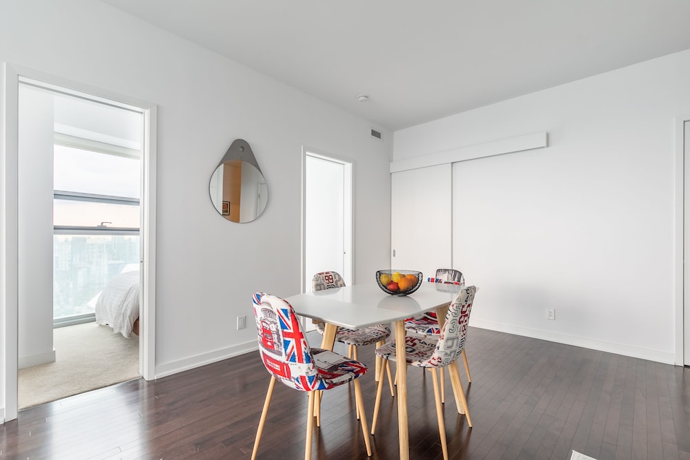 Sky Home with Stunning View of Toronto and Lake Ontario photo 2
